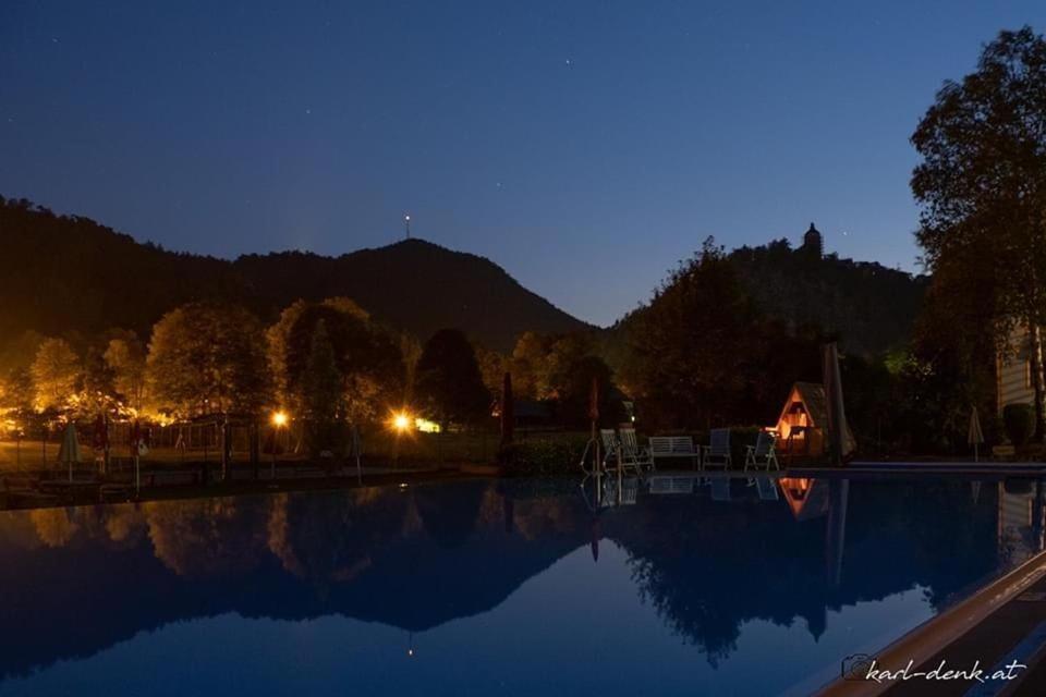 Holznest Hotell Gutenstein Exteriör bild